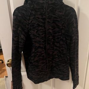 Black camo lululemon size 6 scuba zip up